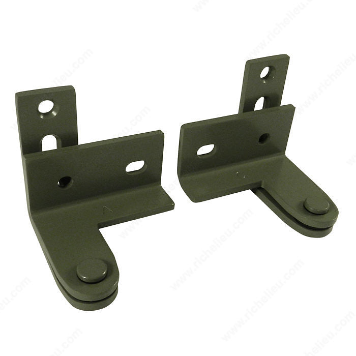 Heavy duty pivot hinge for overlay door
